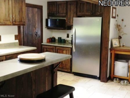 5200 Unger Road Atwater, OH 44201 - Photo 14 of 25 Convenient breakfast bar separates the kitchen from the dining area.