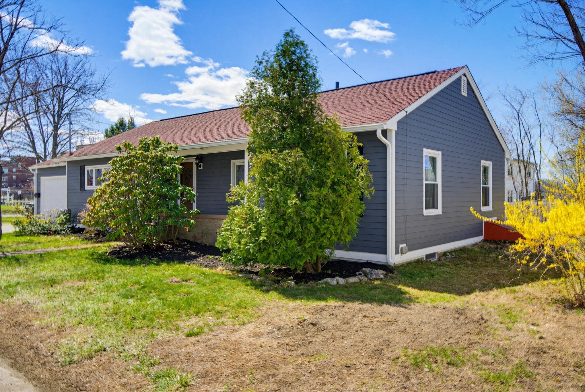 42 Kenney Street Manchester, NH 03103 - Photo 3 of 26