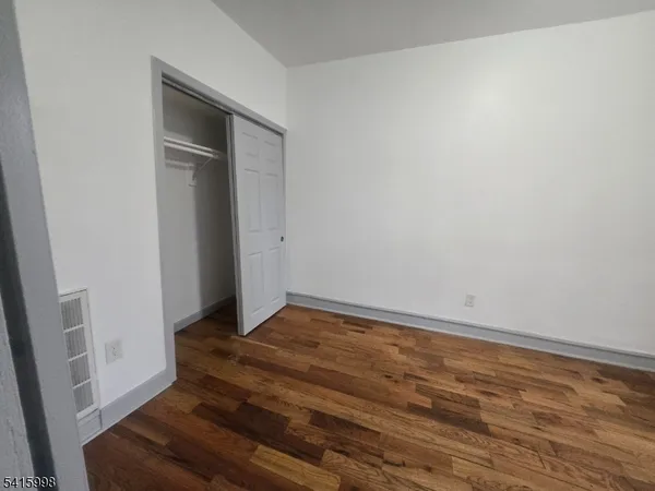 $2,600 | 102 South Street, Newark, NJ 07114