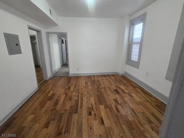 $2,600 | 102 South Street, Newark, NJ 07114