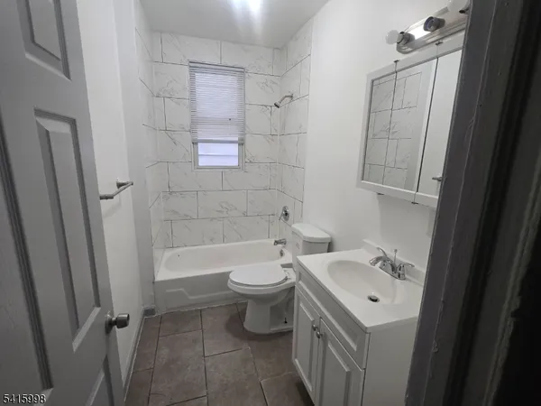 $2,600 | 102 South Street, Newark, NJ 07114