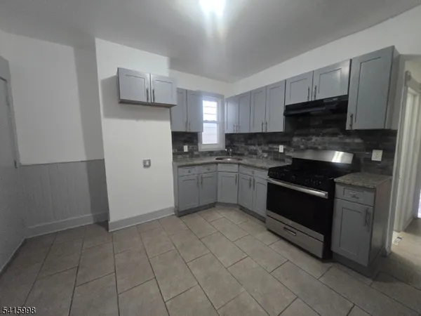 $2,600 | 102 South Street, Newark, NJ 07114