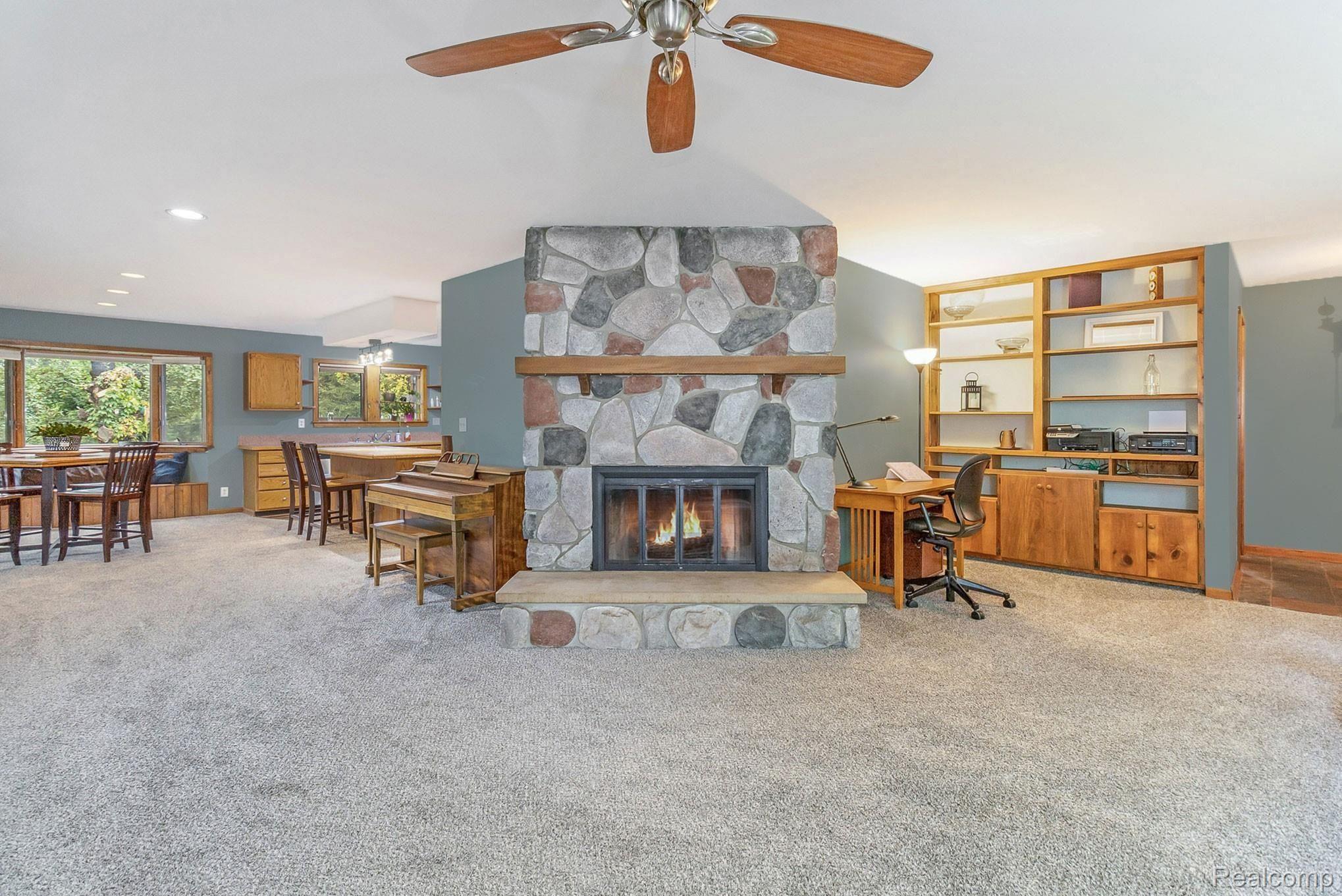 5440 Farley Road Clarkston, MI 48346 - Photo 15 of 46 GREAT RM STONE NATURAL FIREPLACE.jpg