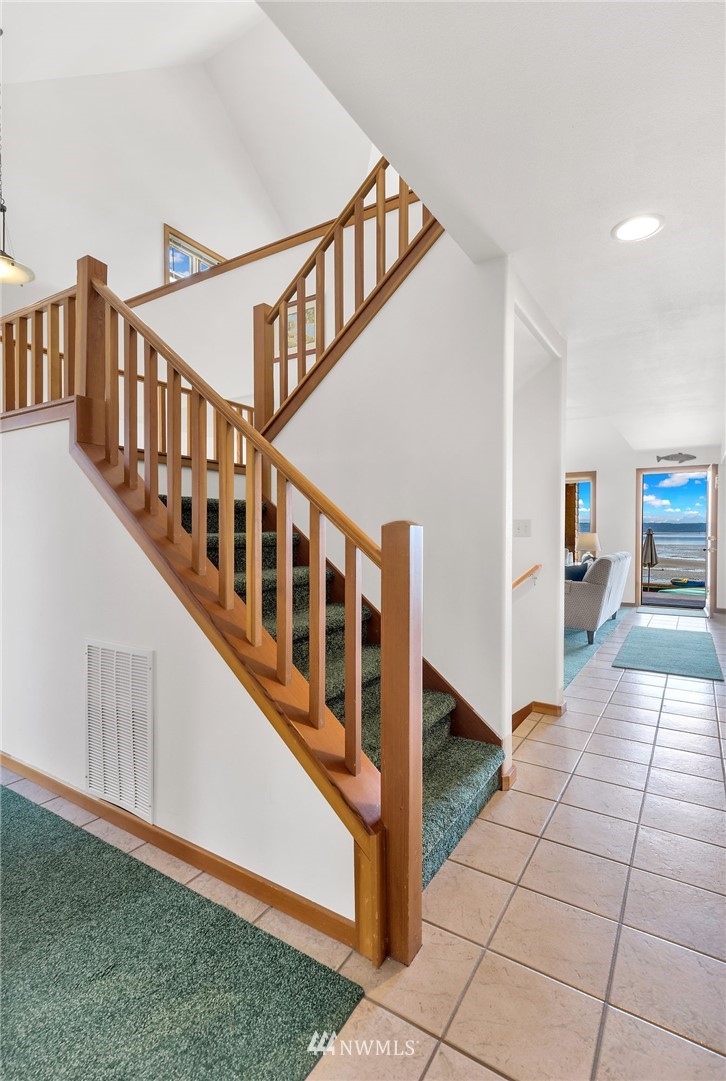 207 Iverson Road Camano Island, WA 98282 - Photo 23 of 40 Gallery Image 23