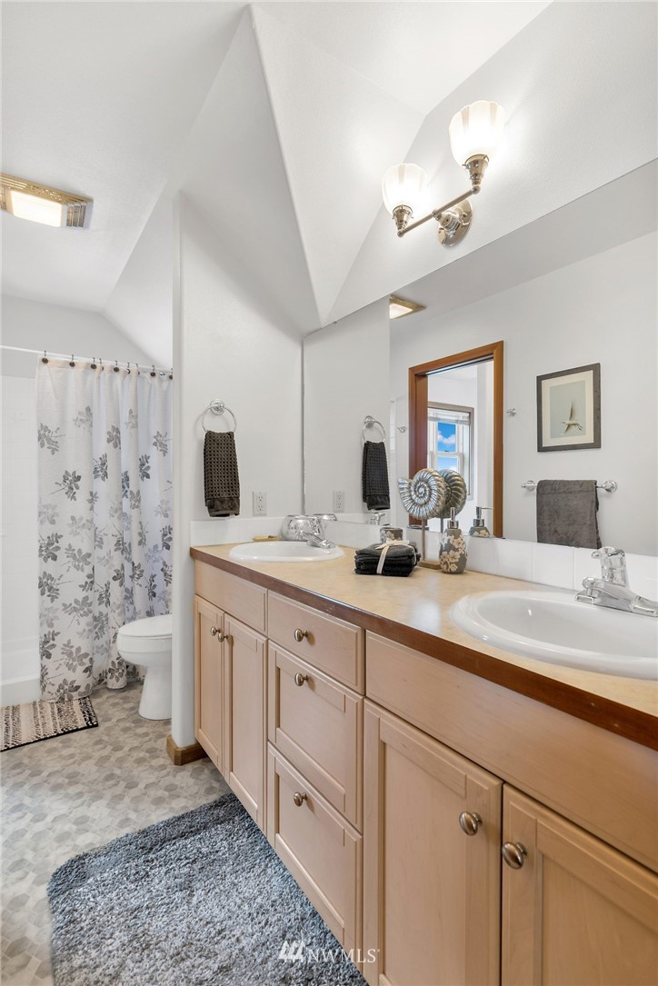 207 Iverson Road Camano Island, WA 98282 - Photo 26 of 40 Gallery Image 26