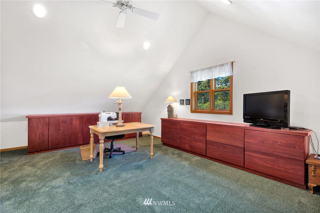 207 Iverson Road Camano Island, WA 98282 - Photo 27 of 40 Gallery Image 27