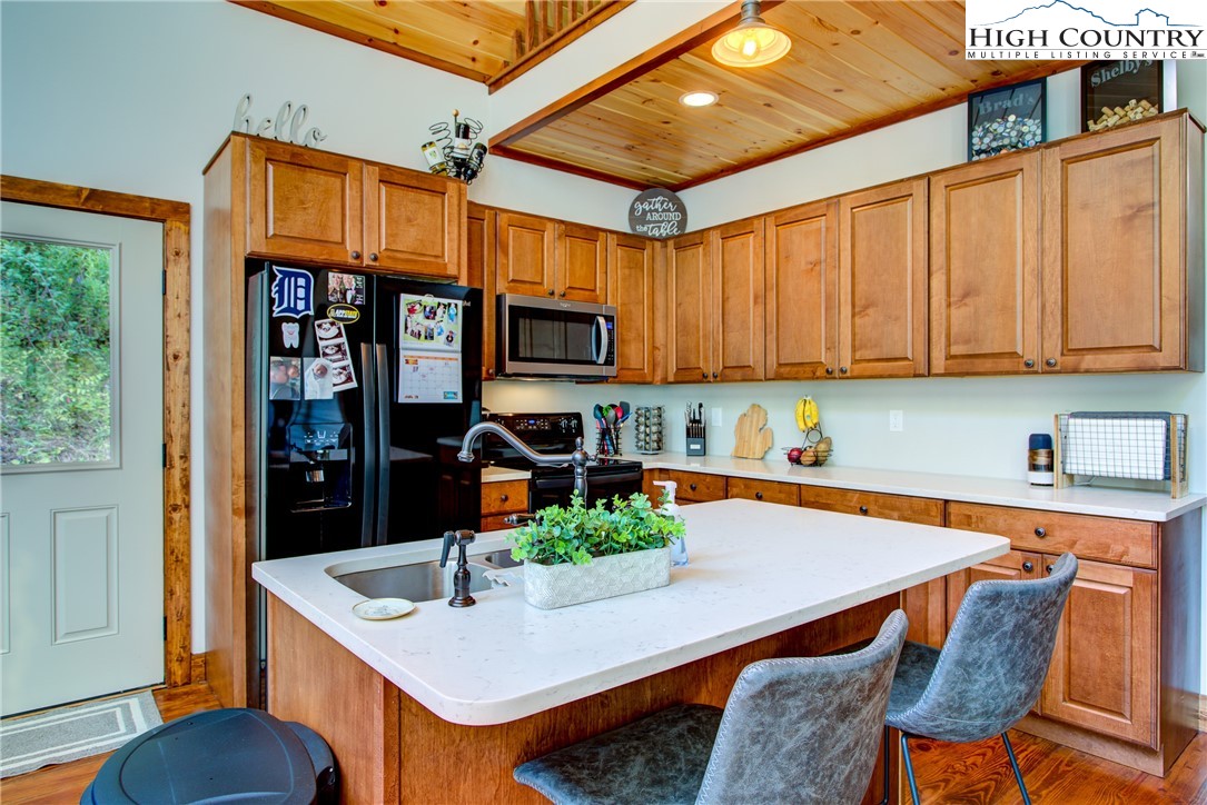 726 Joe Shoemaker Road Vilas, NC 28692 - Photo 9 of 25 Gallery Image 9