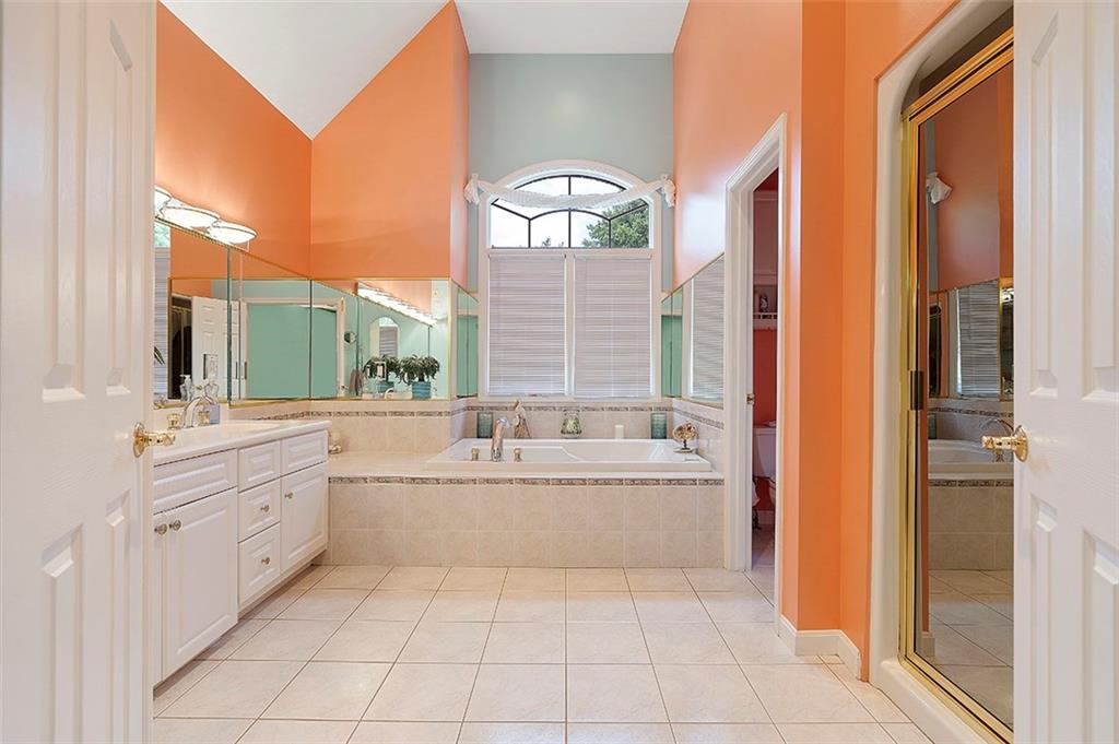 122 Countryview Drive McKees Rocks, PA 15136 - Photo 12 of 25 Large master suite