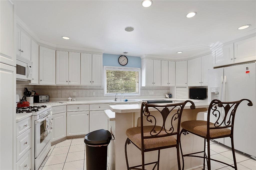 122 Countryview Drive McKees Rocks, PA 15136 - Photo 8 of 25 Bright white kitchen with Island