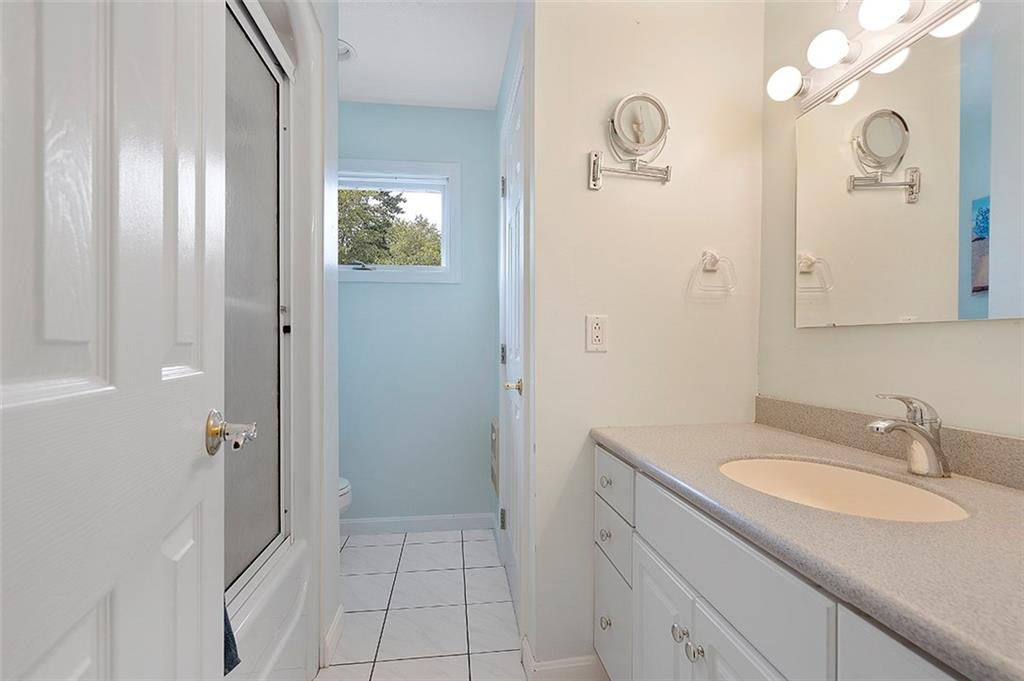 122 Countryview Drive McKees Rocks, PA 15136 - Photo 10 of 25 5 Total full baths in the home!