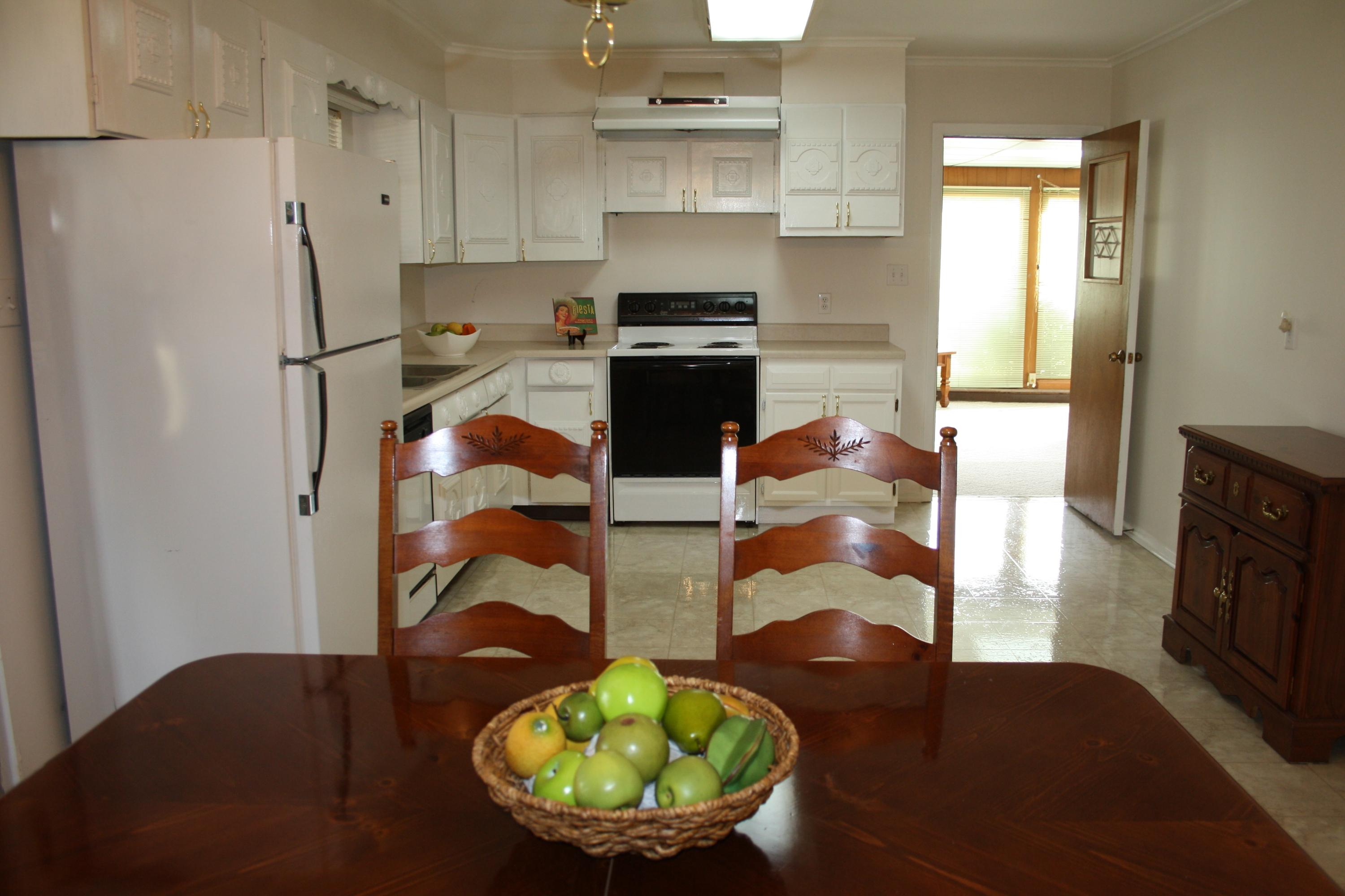 4001 Crestfield Road Knoxville, TN 37921 - Photo 4 of 24 EAT IN KITCHEN