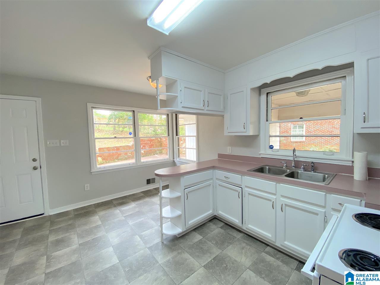 300 Ridgewood Avenue Fairfield, AL 35064 - Photo 15 of 41