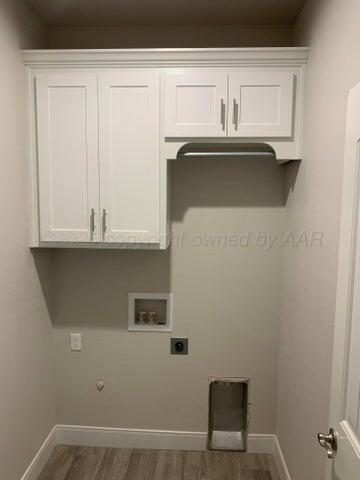 805 Northwest 3rd Street Happy, TX 79042 - Photo 11 of 13 LAUNDRY