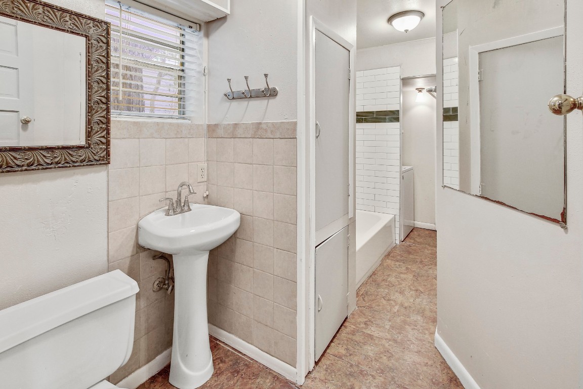 704 Franklin Boulevard, Unit A Austin, TX 78751 - Photo 15 of 32 a bathroom with a sink and mirror