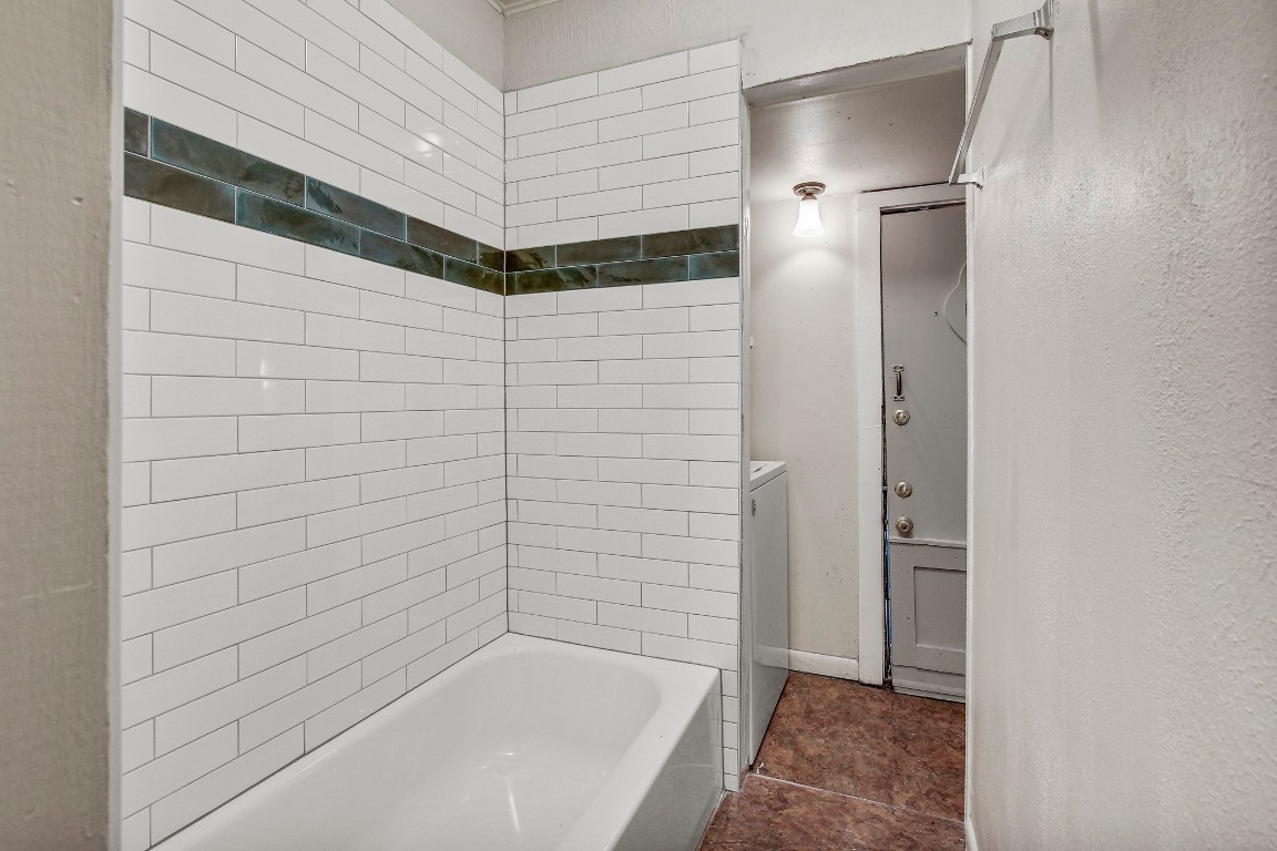 704 Franklin Boulevard, Unit A Austin, TX 78751 - Photo 16 of 32 a bathroom with a bathtub and shower