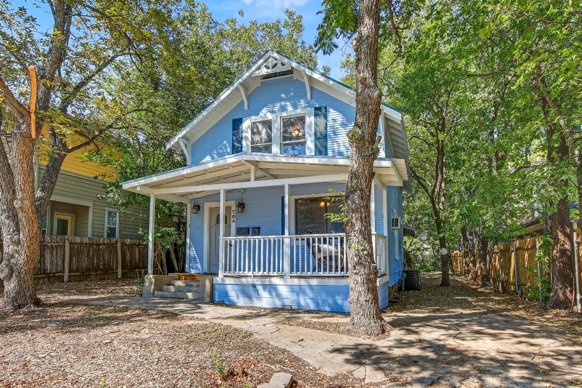 704 Franklin Boulevard, Unit A Austin, TX 78751 - Photo 2 of 32 a front view of a house with a porch