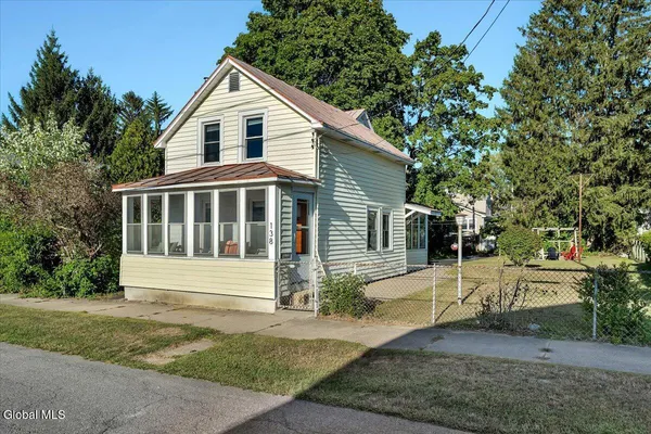 $2,495 | 138 Elm Street, Saratoga Springs, NY 12866