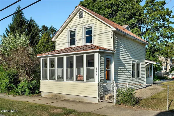$2,495 | 138 Elm Street, Saratoga Springs, NY 12866
