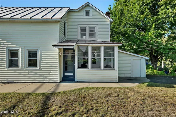 $2,495 | 138 Elm Street, Saratoga Springs, NY 12866