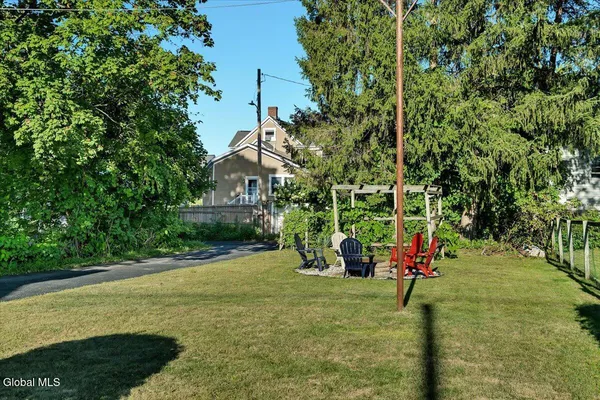 $2,495 | 138 Elm Street, Saratoga Springs, NY 12866