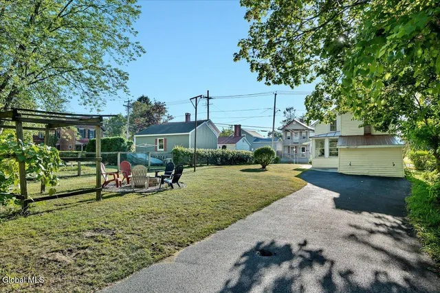 $2,575 | 138 Elm Street, Saratoga Springs, NY 12866