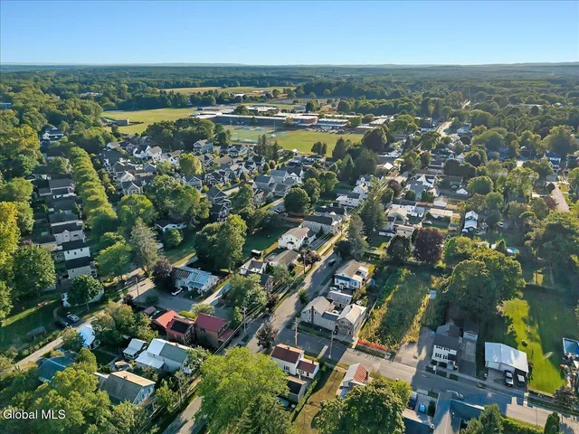 $2,575 | 138 Elm Street, Saratoga Springs, NY 12866