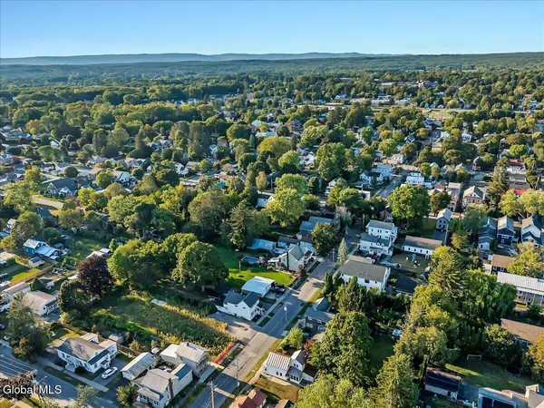 $2,495 | 138 Elm Street, Saratoga Springs, NY 12866