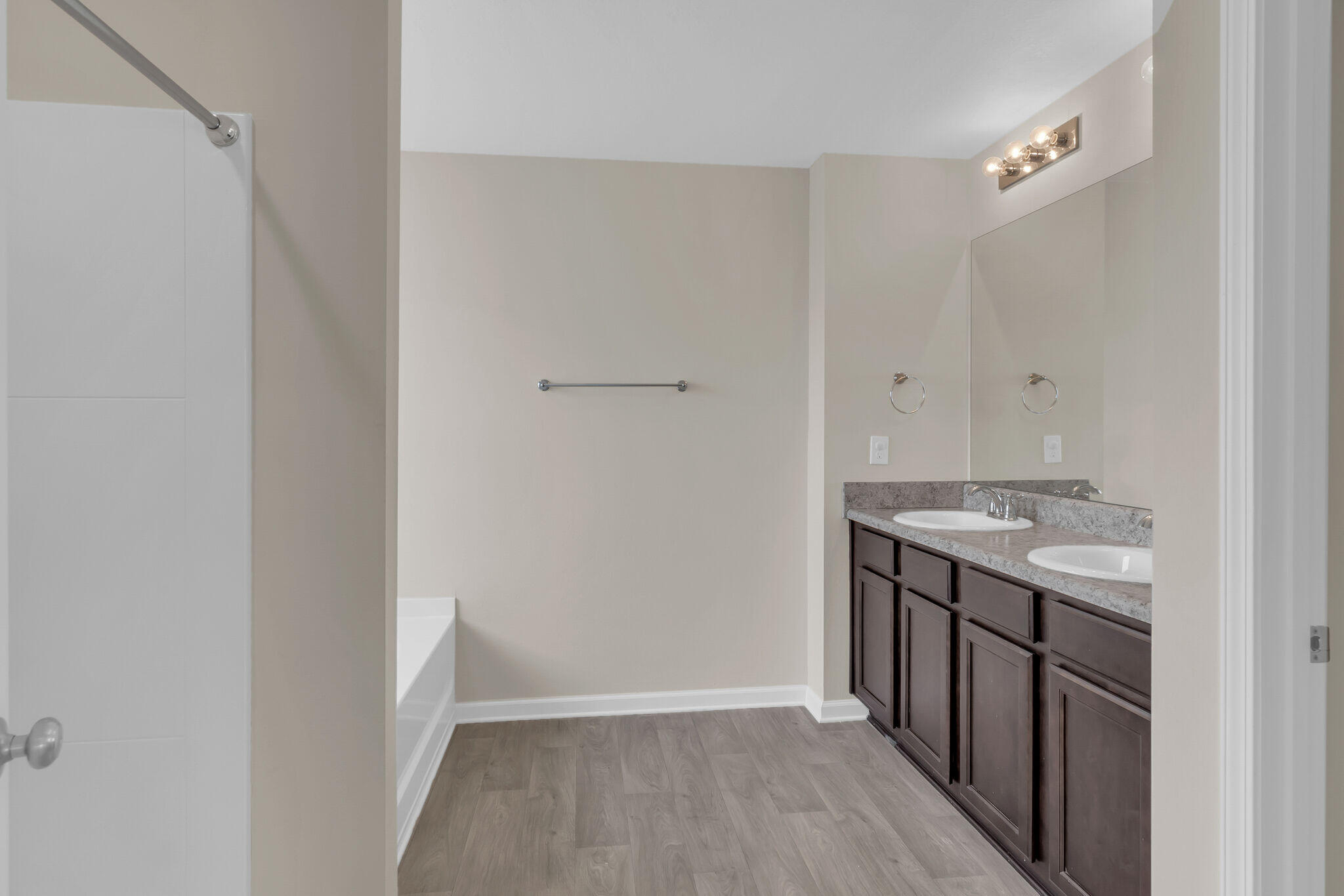 585 Earl Godwin Road Freeport, FL 32439 - Photo 21 of 46 a view of a kitchen from a hallway