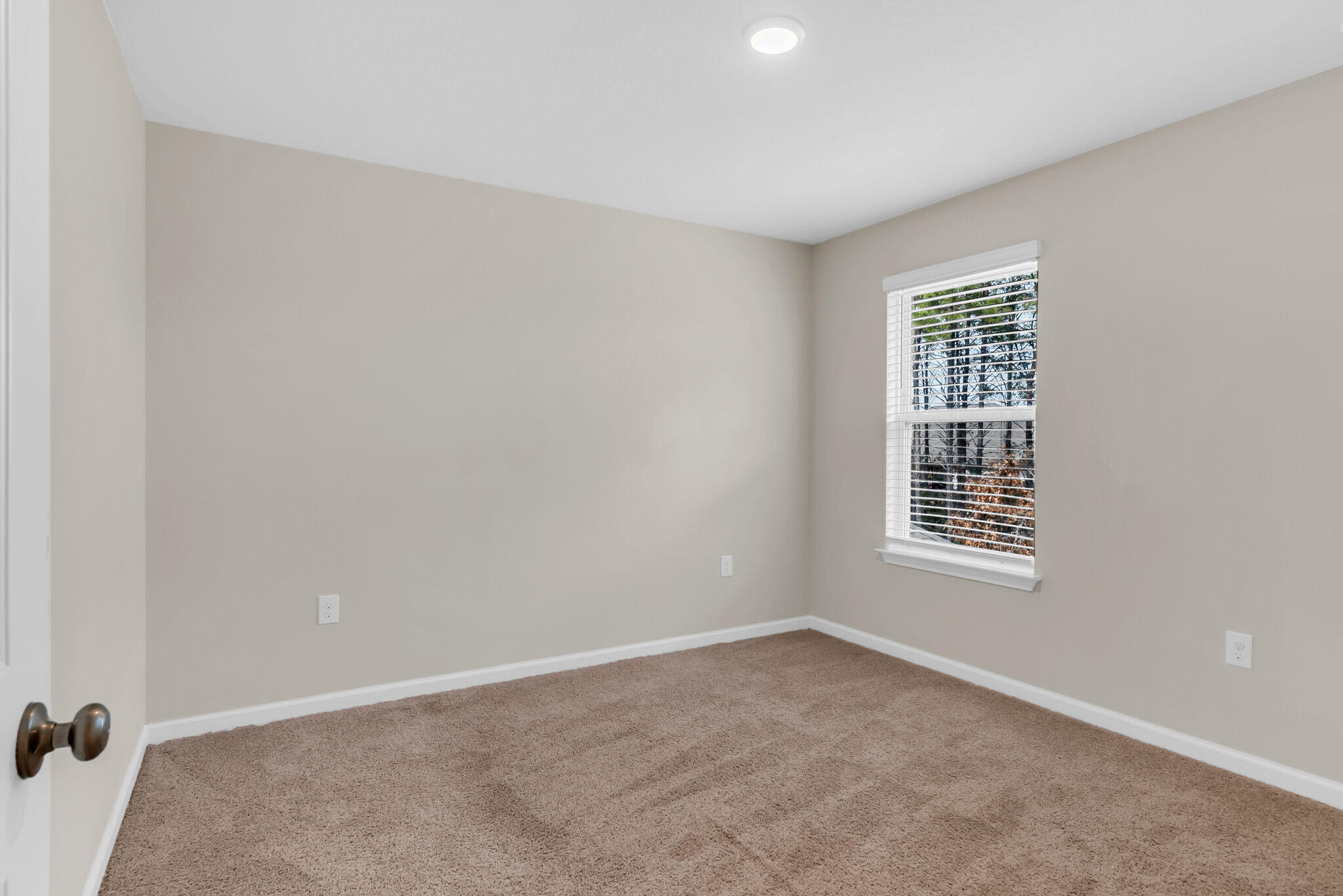 585 Earl Godwin Road Freeport, FL 32439 - Photo 25 of 46 an empty room with a window