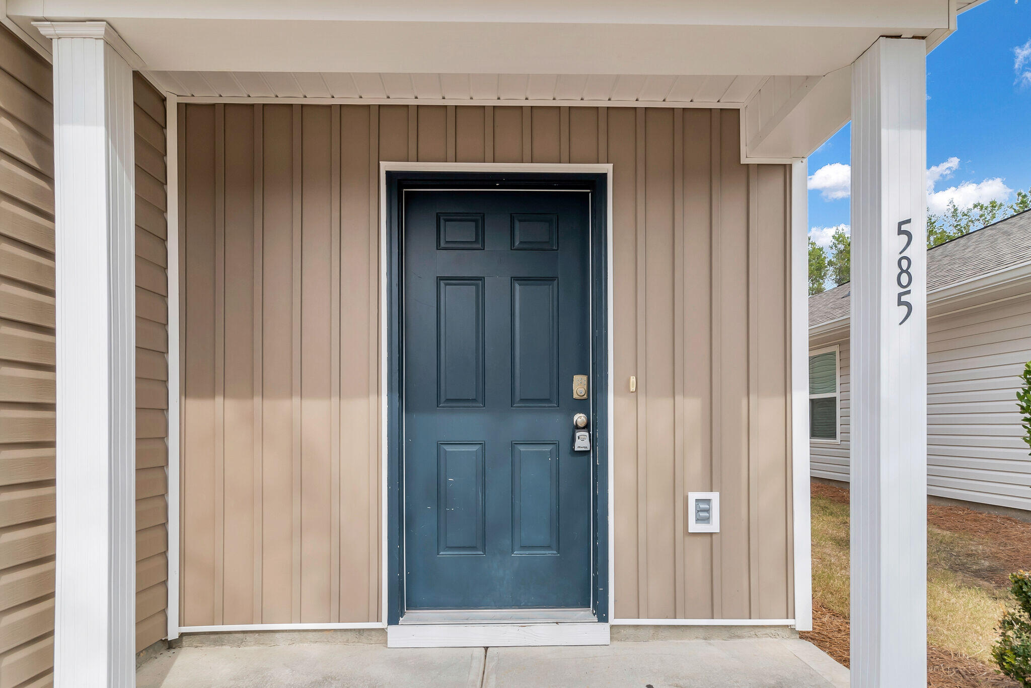 585 Earl Godwin Road Freeport, FL 32439 - Photo 3 of 46 a view of a hallway with wooden floor
