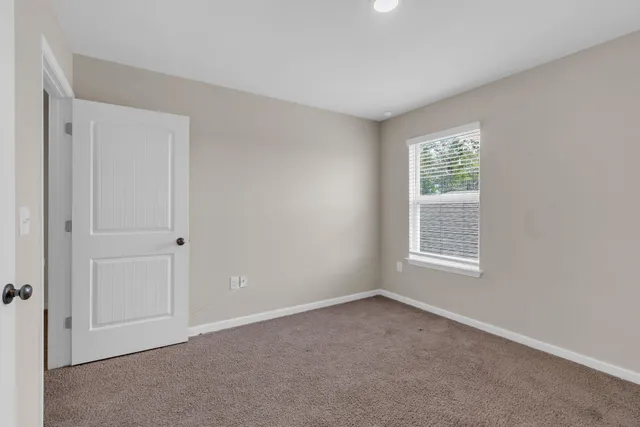 $2,750 | 585 Earl Godwin Road, Freeport, FL 32439