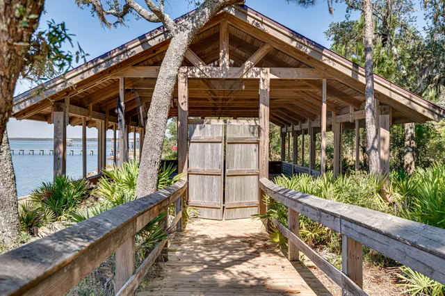 $2,750 | 585 Earl Godwin Road, Freeport, FL 32439