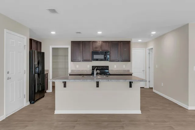 $2,750 | 585 Earl Godwin Road, Freeport, FL 32439