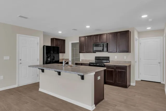 $2,750 | 585 Earl Godwin Road, Freeport, FL 32439