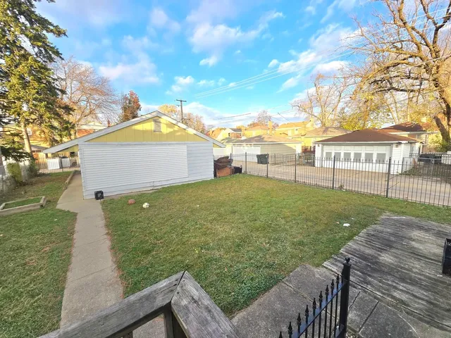 $2,400 | 3821 Jackson Street, Bellwood, IL 60104