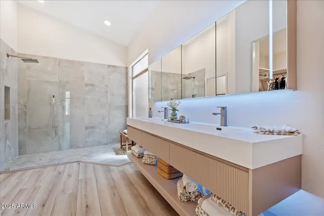 $730,000 | 6334 East Viewmont Drive, Unit 9, Mesa, AZ 85215