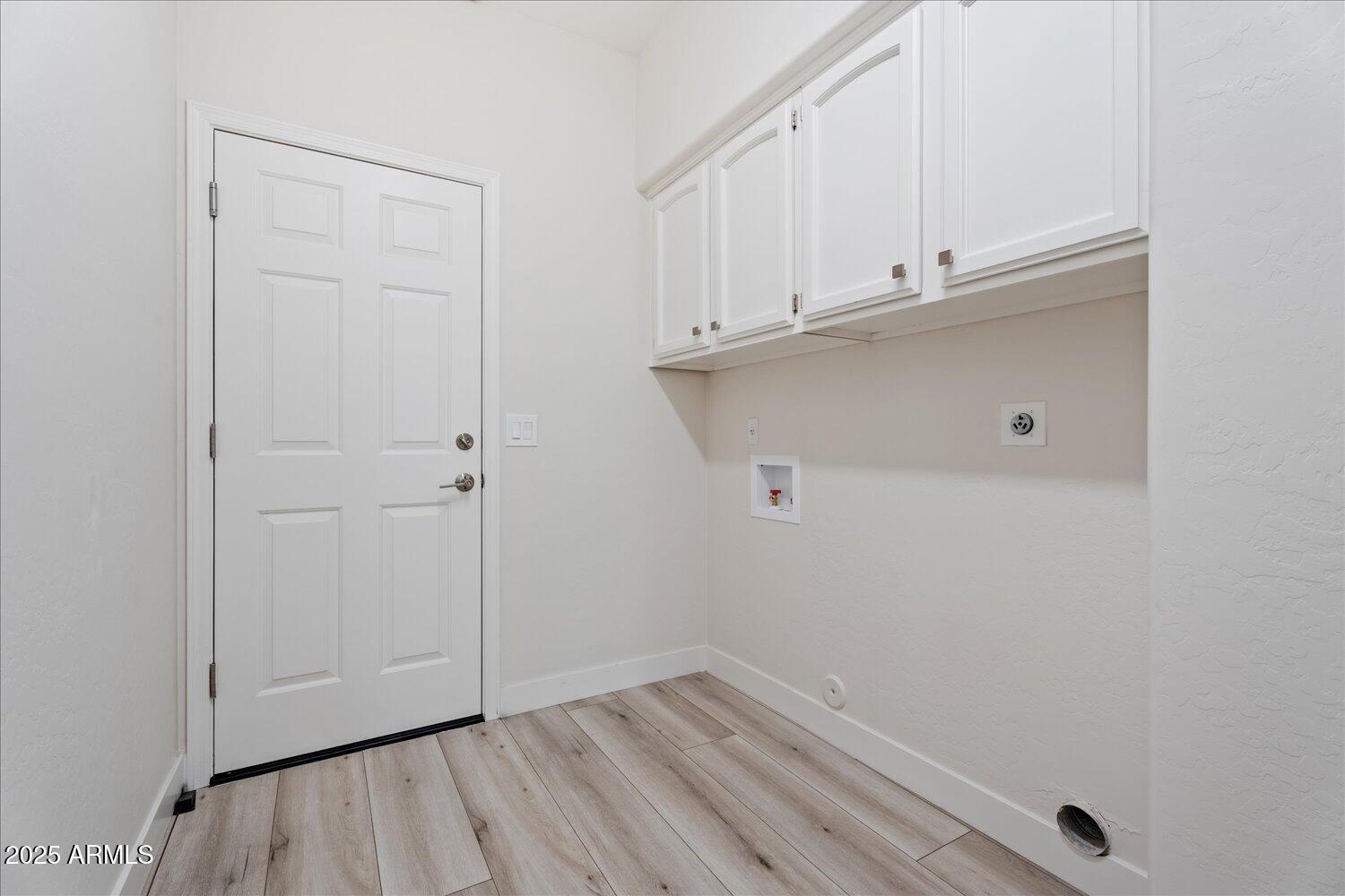 6334 East Viewmont Drive, Unit 9 Mesa, AZ 85215 - Photo 27 of 45 an empty room with cabinet