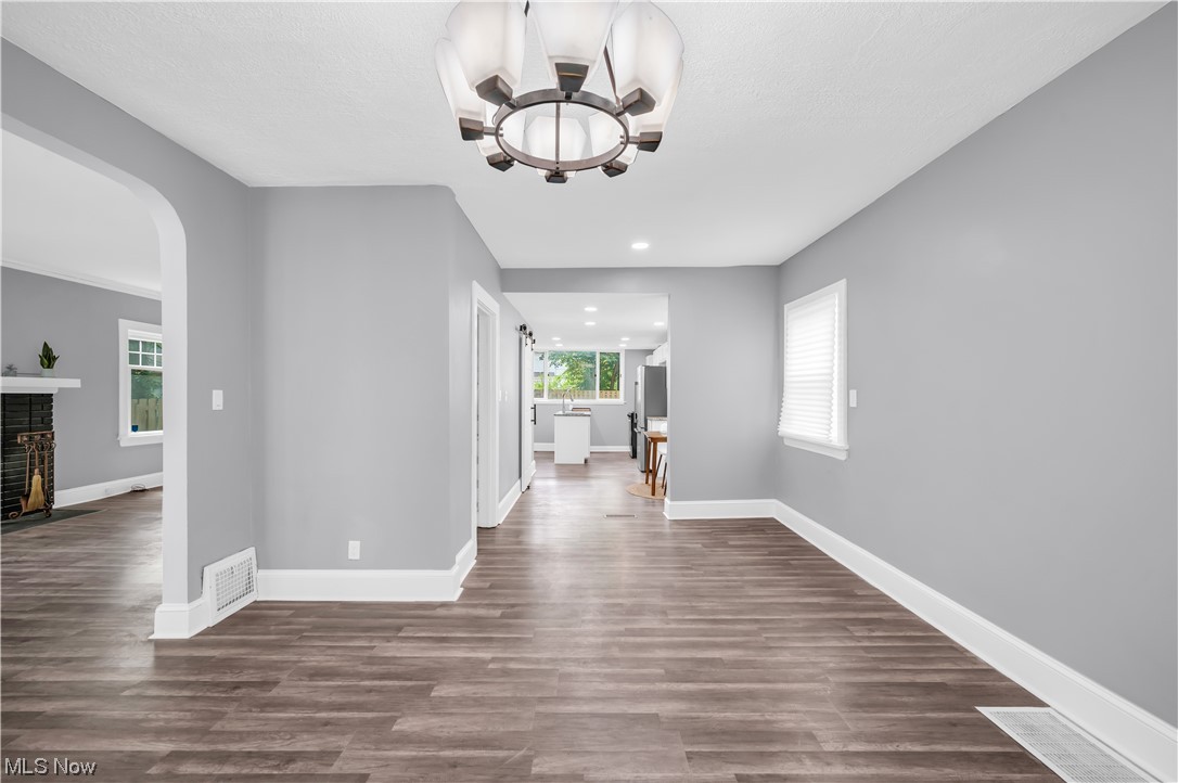 3394 Hartwood Road Cleveland, OH 44112 - Photo 4 of 32