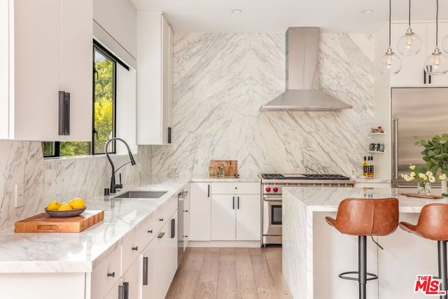 $3,275,000 | 3557 Ashwood Avenue, Los Angeles, CA 90066