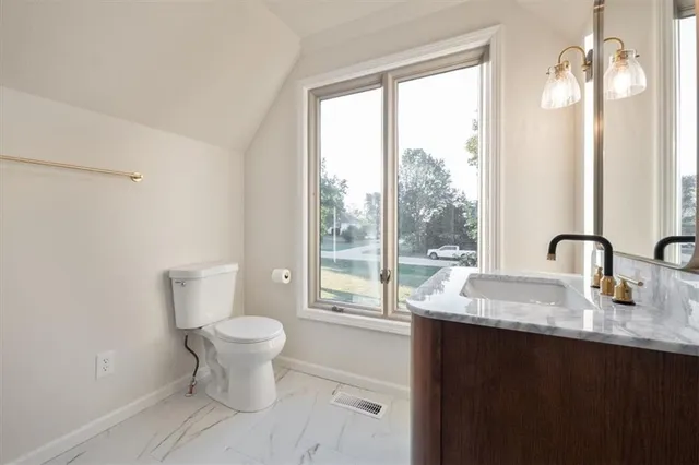 $875,000 | 3680 West 194th Street, Stilwell, KS 66085