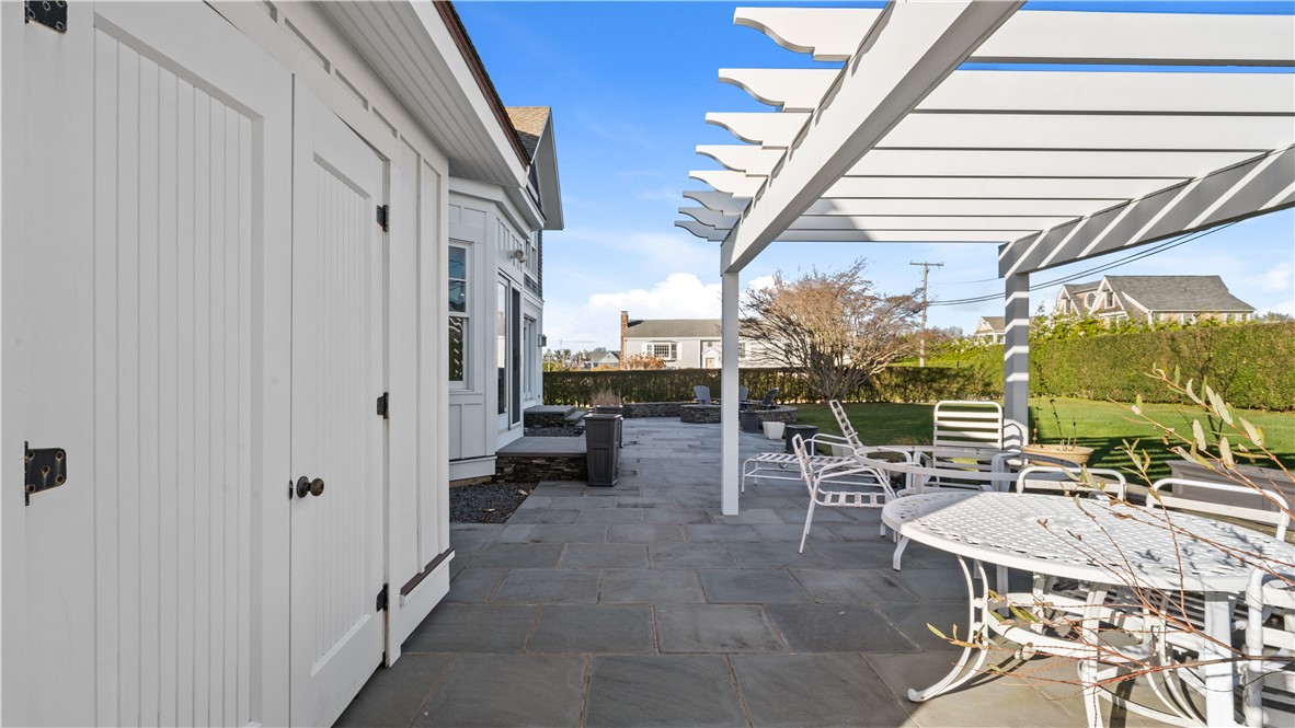 3 Doris Terrace Newport, RI 02840 - Photo 4 of 50
