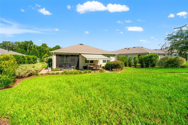 a view of an outdoor space