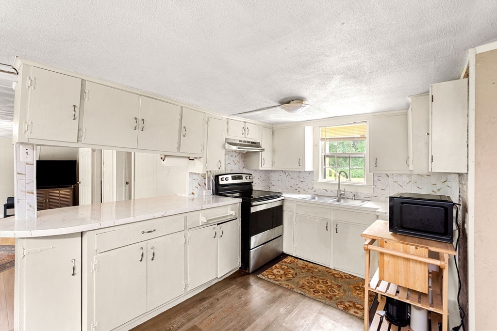 124 Hazen Road Shirley, MA 01464 - Photo 3 of 29