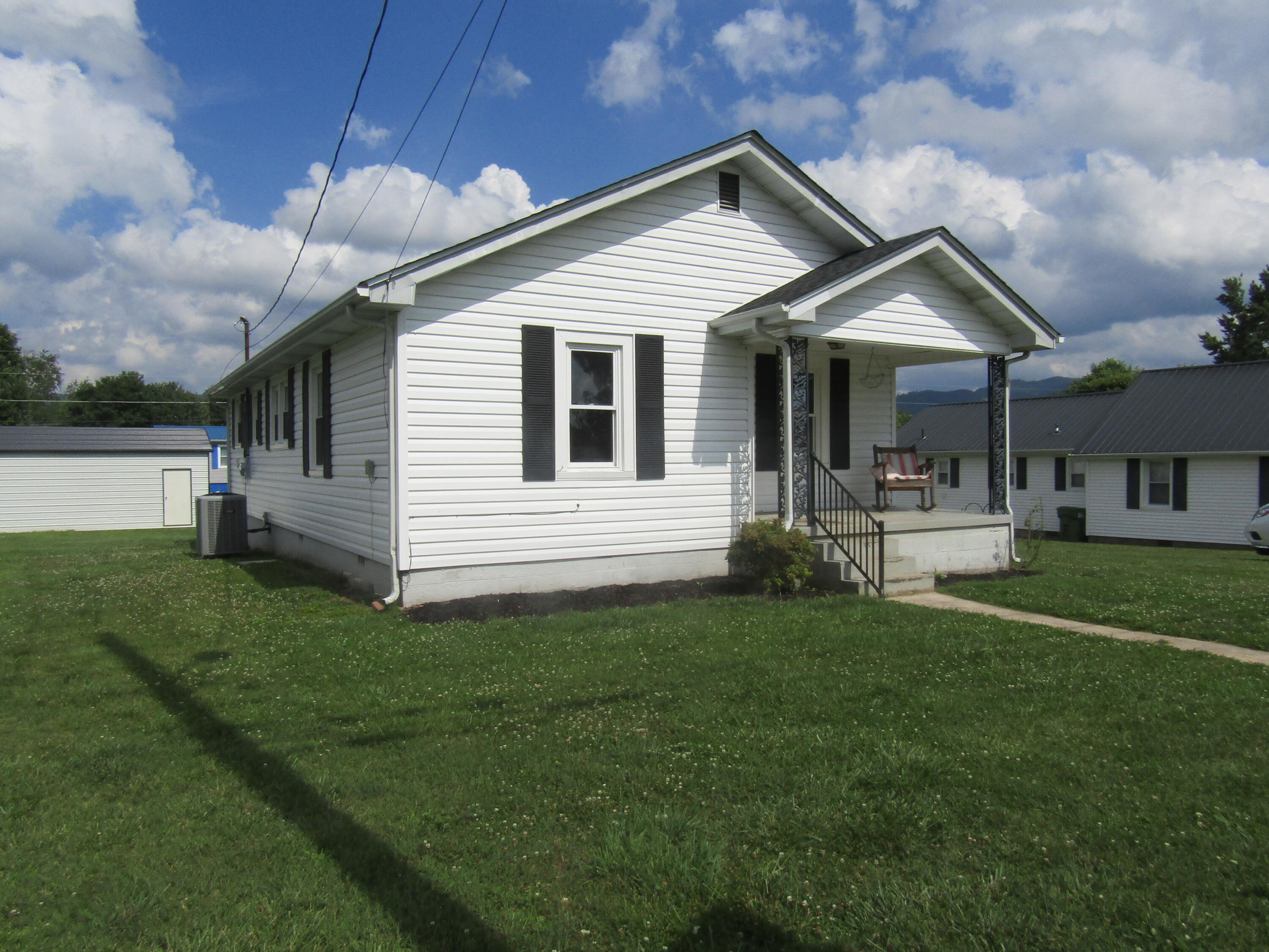 124 Rufus Taylor Road Elizabethton, TN 37643 - Photo 2 of 22 IMG_2949