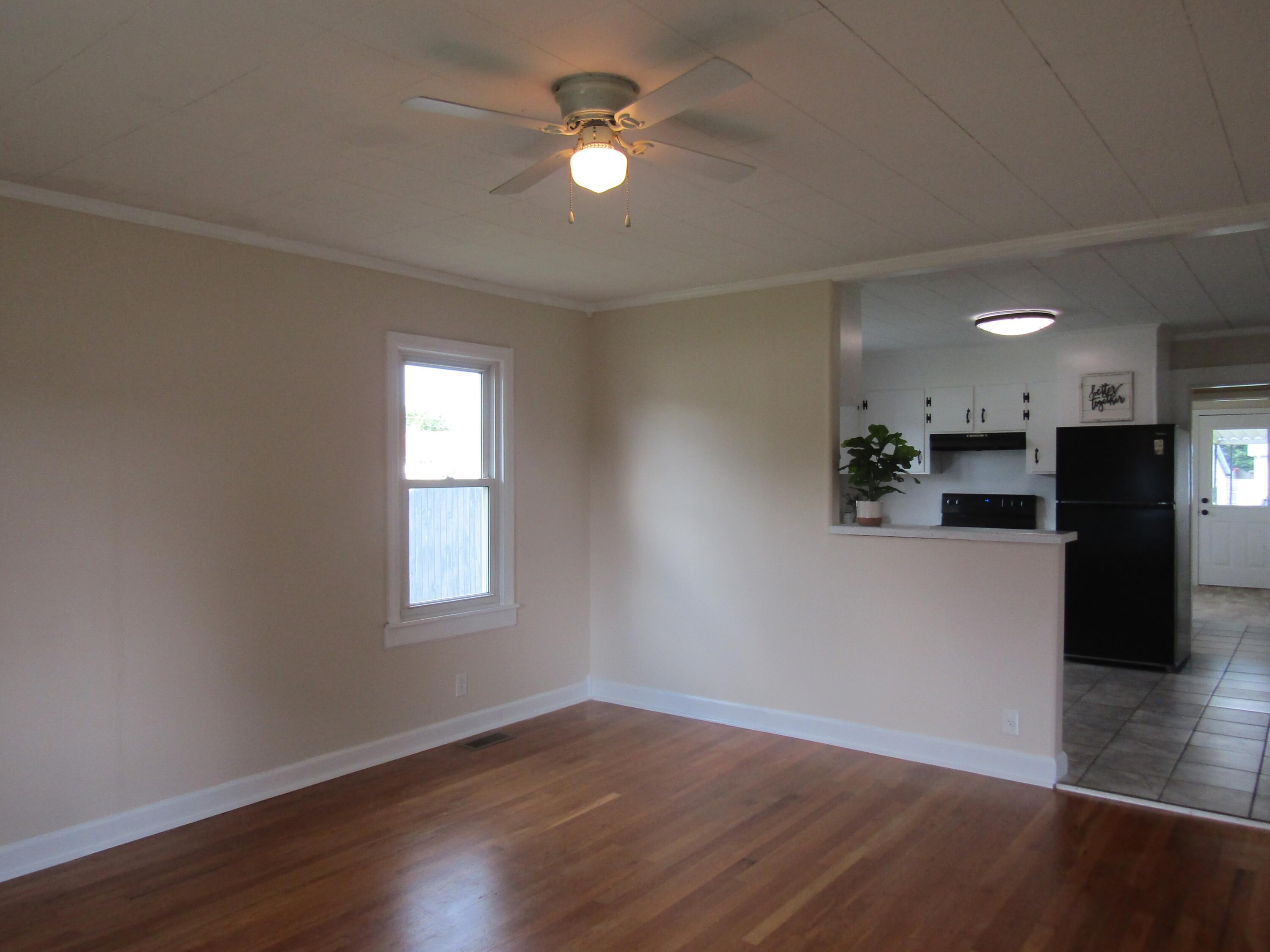 124 Rufus Taylor Road Elizabethton, TN 37643 - Photo 6 of 22 IMG_2958