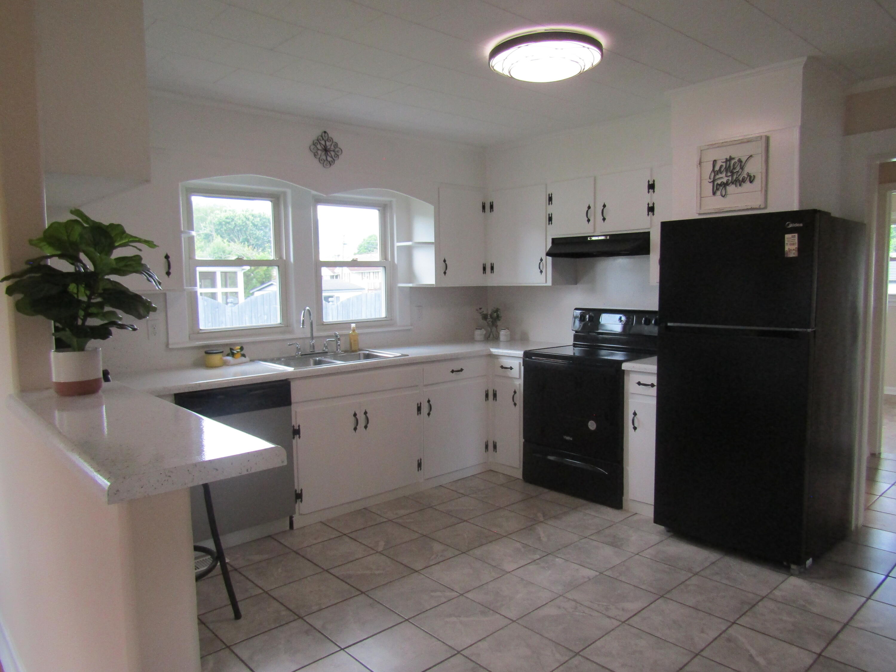 124 Rufus Taylor Road Elizabethton, TN 37643 - Photo 8 of 22 IMG_2960