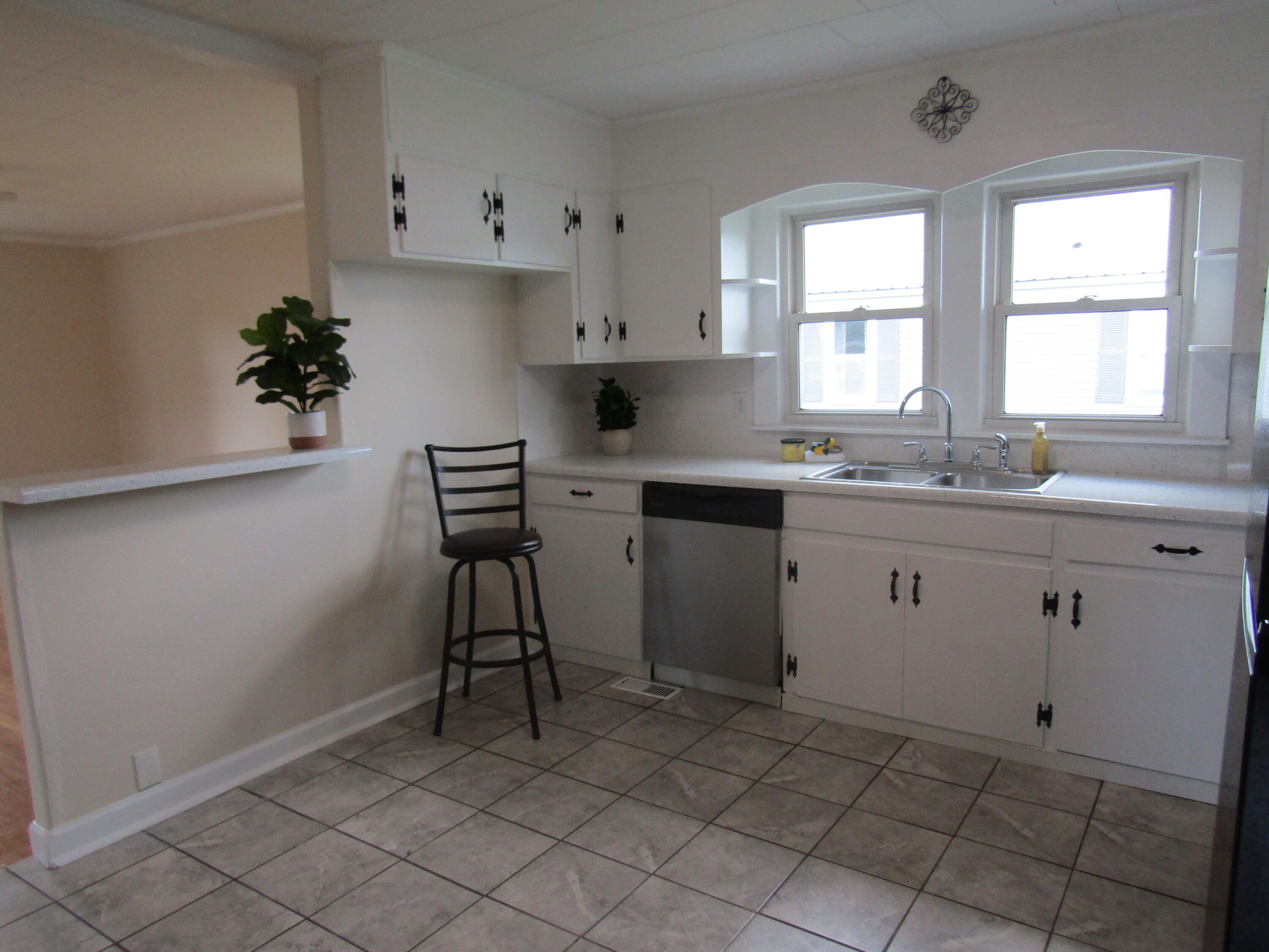 124 Rufus Taylor Road Elizabethton, TN 37643 - Photo 9 of 22 IMG_2961