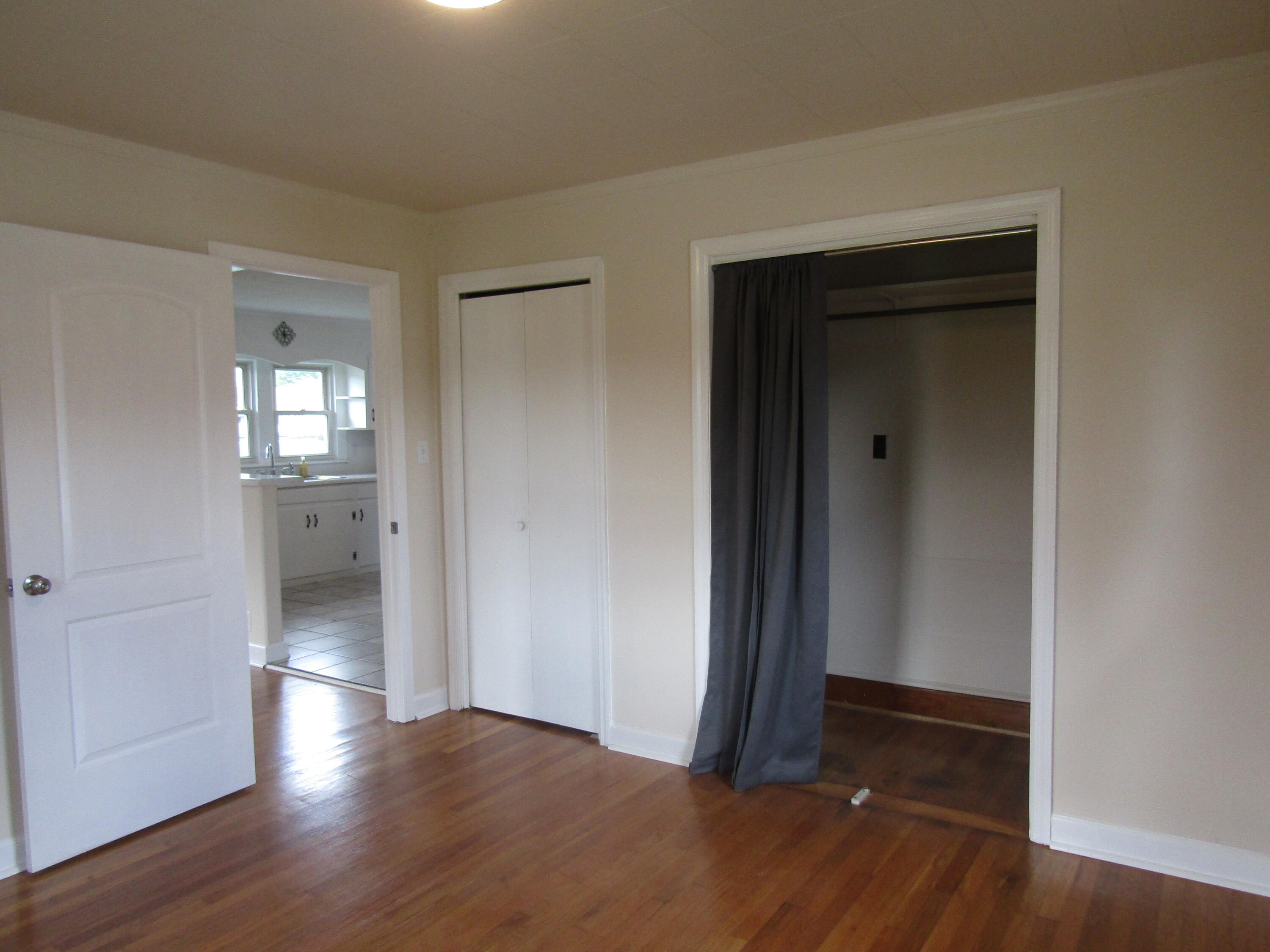 124 Rufus Taylor Road Elizabethton, TN 37643 - Photo 10 of 22 IMG_2963