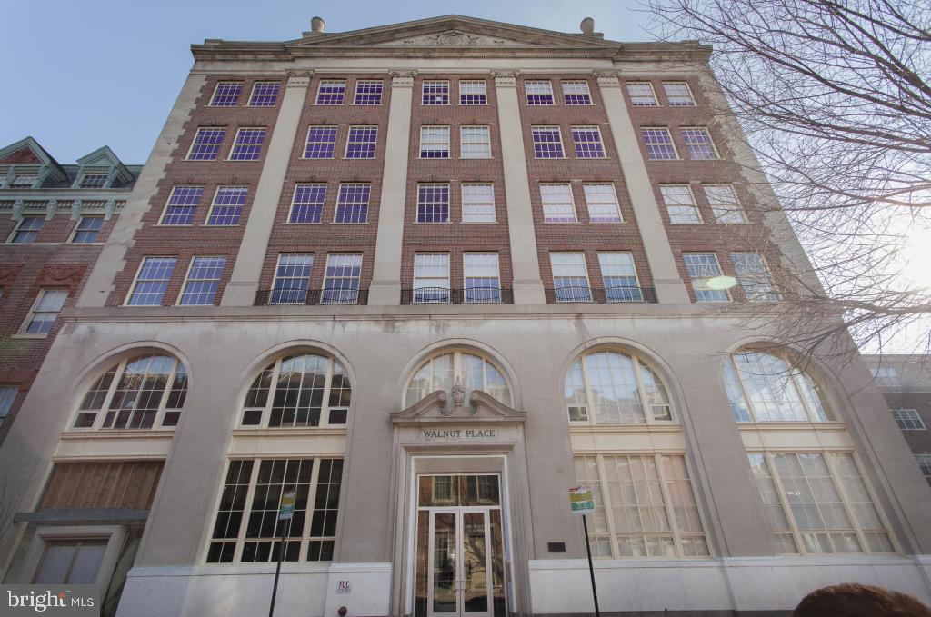 312-22 Walnut Street, Unit 109 Philadelphia, PA 19106 - Photo 18 of 18 front view of a building