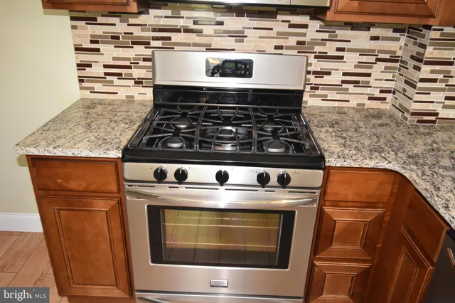 $283,000 | 301 Conover Street, Burlington, NJ 08016